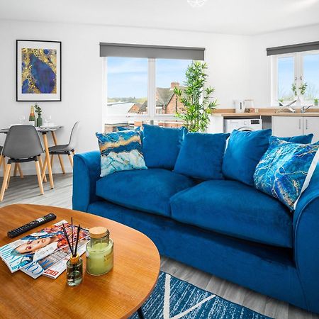 New 2 Bedroom Deluxe Apartment - Parking - Wifi & Netflix - Top Rated - 50C Cradley Heath Экстерьер фото