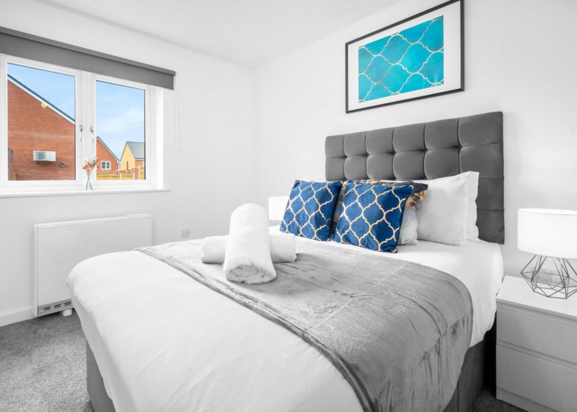 New 2 Bedroom Deluxe Apartment - Parking - Wifi & Netflix - Top Rated - 50C Cradley Heath Экстерьер фото